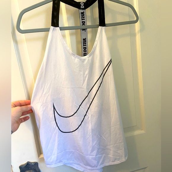 Nike sportswear top - Picture 1 of 4